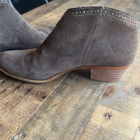 LUCKY BRAND "Benna" Brown Suede Side Zip Boots, Stacked 1.5" Heel, Sz 8 M  CUTE! - Picture 3 of 8